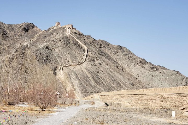 Private Day Tour: Jiayuguan Pass, Overhanging Great Wall, Wei and Jin Tomb