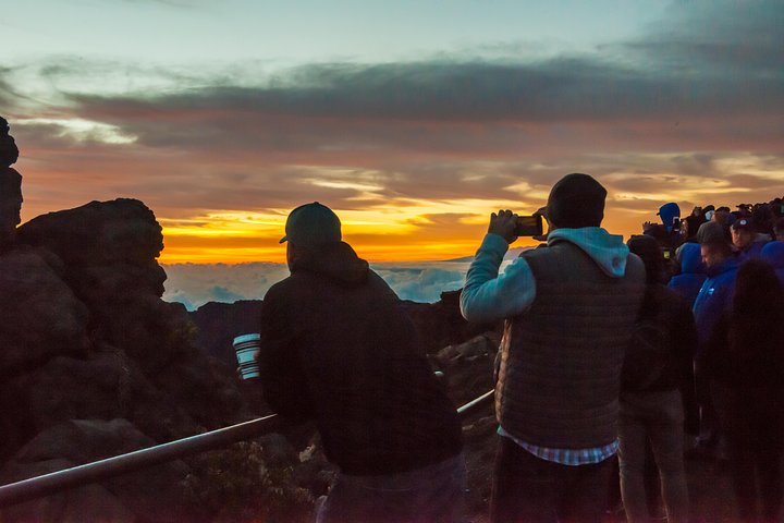 Maui: Haleakala Sunrise Spectacular with Local Breakfast