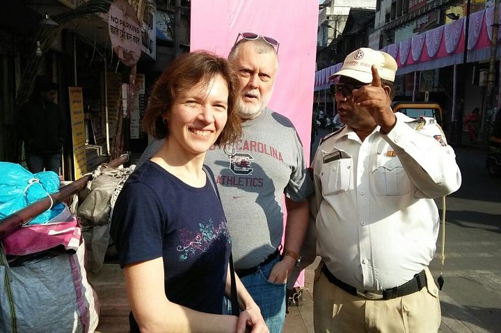 Immersive walking tour in Pune for cultural immersion with guide