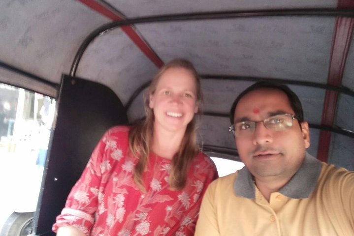 Immersive walking tour in Pune for cultural immersion with guide