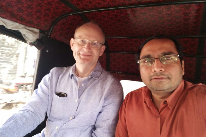 Immersive walking tour in Pune for cultural immersion with guide