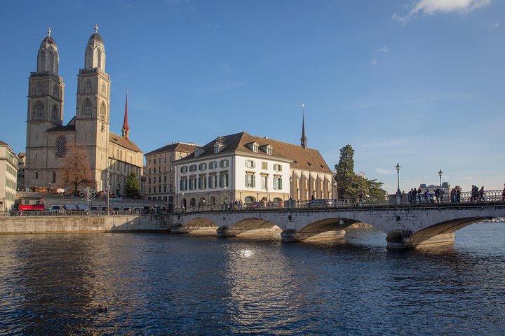 Best of Zurich Tour with Felsenegg Cable Car and Ferry Ride