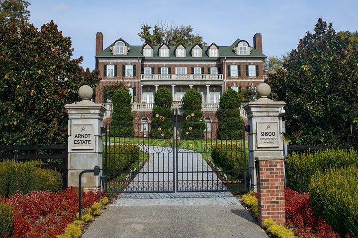 Nashville "Homes Of The Stars" Narrated Bus Tour with 30+ Celebrity Homes