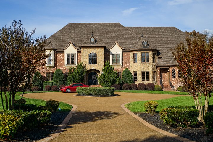 Nashville "Homes Of The Stars" Narrated Bus Tour with 30+ Celebrity Homes