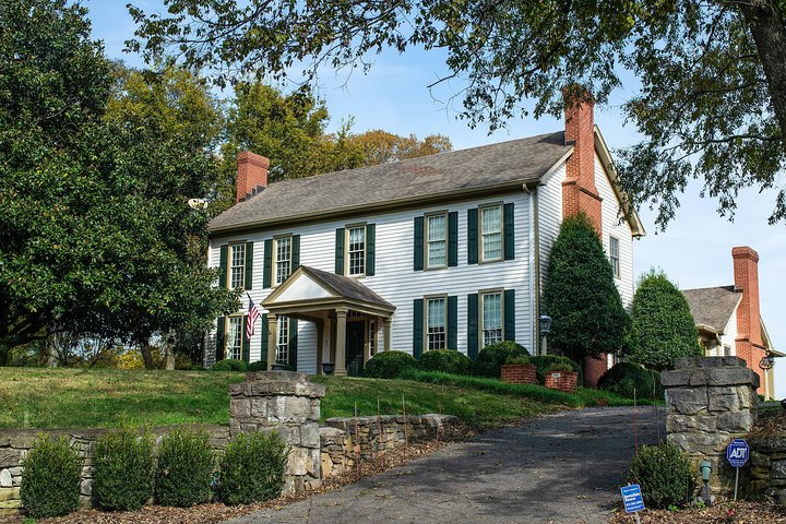 Nashville "Homes Of The Stars" Narrated Bus Tour with 30+ Celebrity Homes