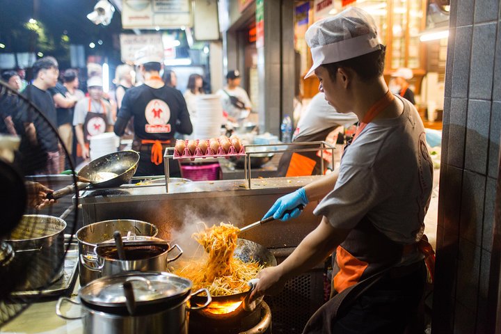 Bangkok by Night: Temples, Markets and Food Tuk-Tuk Tour