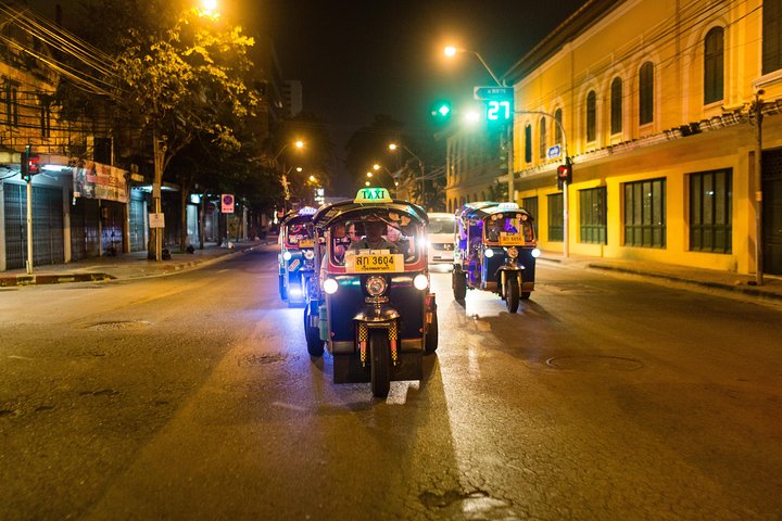 Bangkok by Night: Temples, Markets and Food Tuk-Tuk Tour