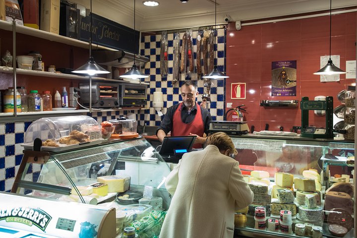 Madrid Tapas & Wine Tasting Food Tour – Small Group Local Bars