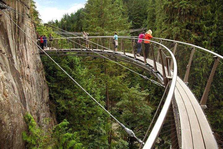 Grouse Mountain, Skyride Gondola & Capilano Bridge from Vancouver