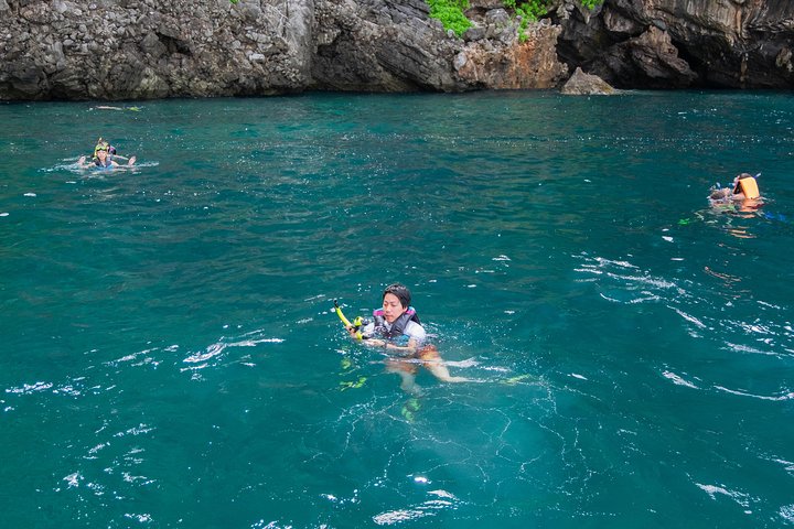 Phi Phi Islands Adventure Day Trip w/ Seaview Lunch by V. Marine