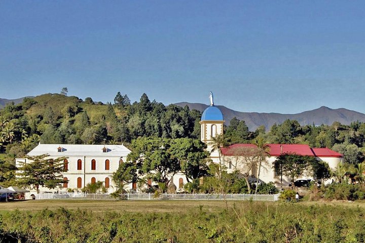 Country Tour 2.5 included Tjibaou Cultural Center & Church -LYVAI