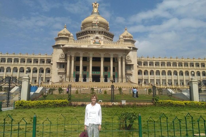 Bangalore city tour with English guide & multi language support