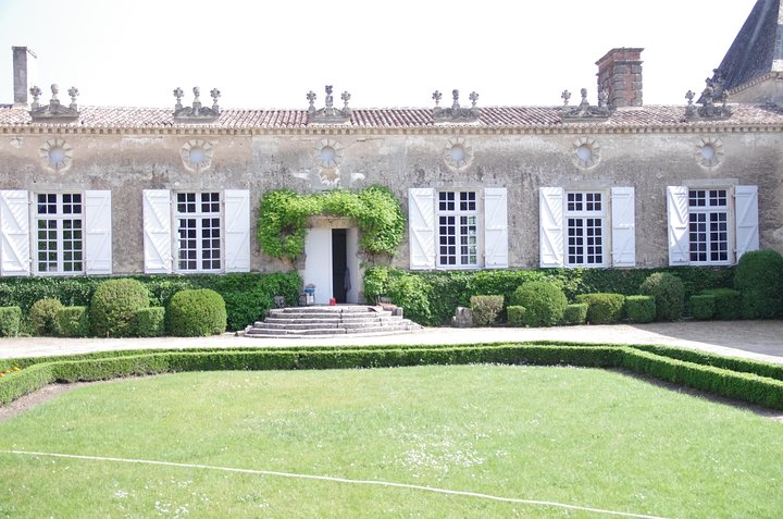 Saint Emilion Day Trip with Sightseeing Tour & Wine Tastings from Bordeaux