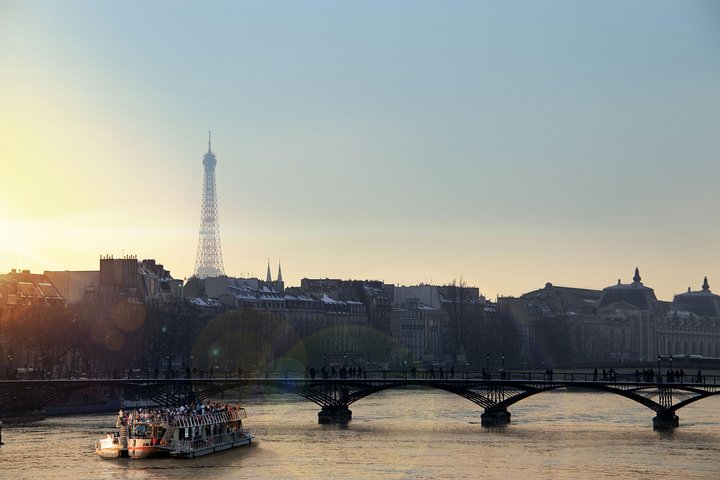 Paris Seine River Sightseeing Cruise with Commentary by Bateaux Parisiens