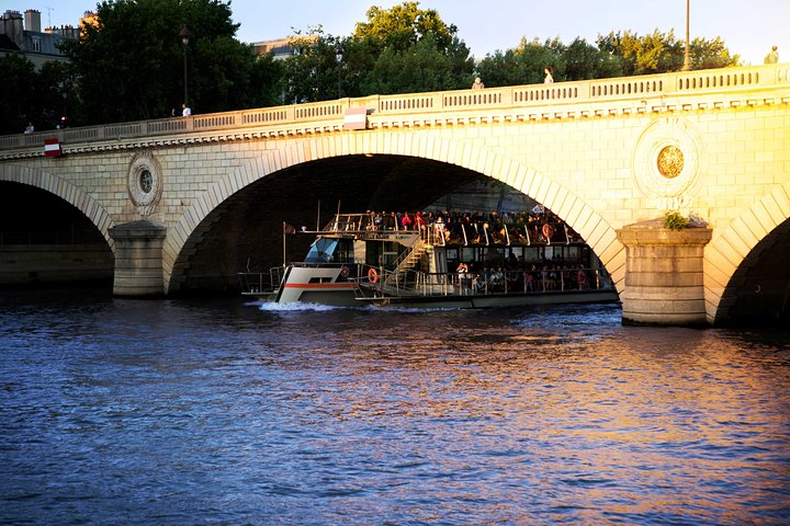 Paris Seine River Sightseeing Cruise with Commentary by Bateaux Parisiens