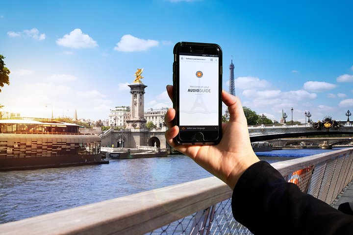 Paris Seine River Sightseeing Cruise with Commentary by Bateaux Parisiens