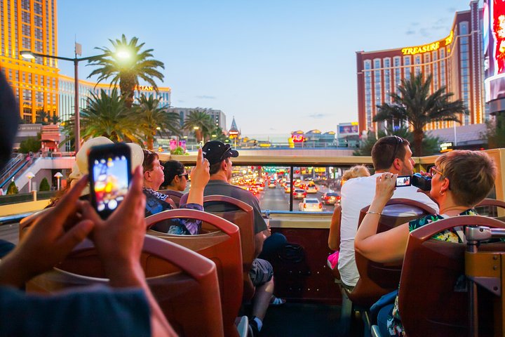 Big Bus Las Vegas: Sightseeing Night Tour by Open-Top Bus