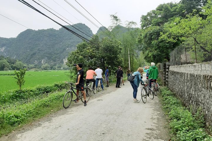 Ninh Binh Day Tour from Hanoi with Boat and Bike