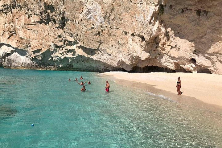 Zakynthos boat tour:Shipwreck& Local blue caves with 3 Swim Stops