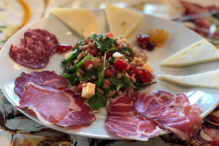 Balsamic Vinegar, Olive oil and Organic Winery Tour in Assisi with tasting