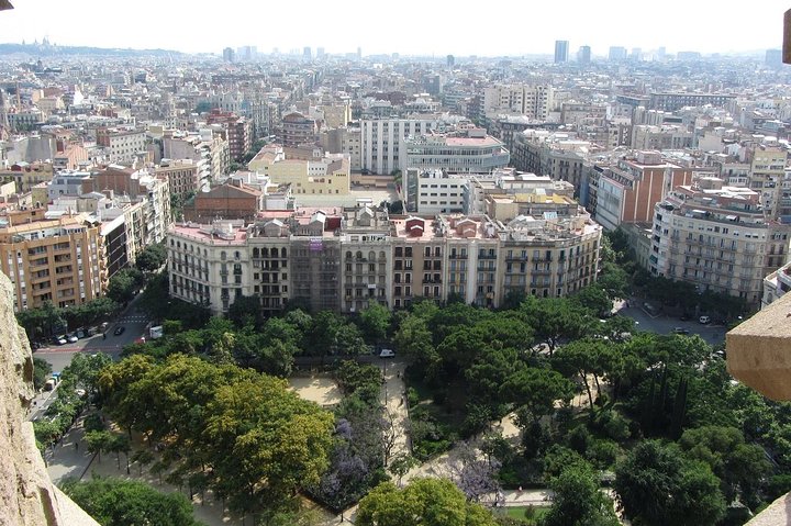 Sagrada Familia Fast Track Guided Tour with Towers Access
