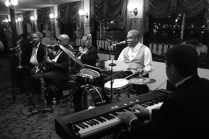 Paddlewheeler Creole Queen Jazz Dinner Cruise in New Orleans