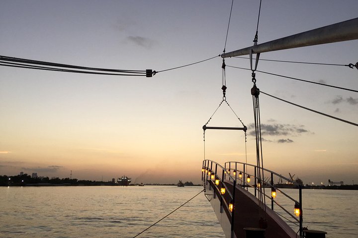 Paddlewheeler Creole Queen Jazz Dinner Cruise in New Orleans