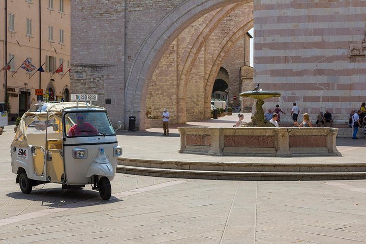 Panoramic Tour by Ape Calessino with E-Tuk