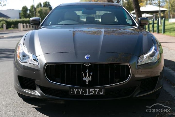 Maserati Quattroporte Limousine Transfer Cairns Airport to City