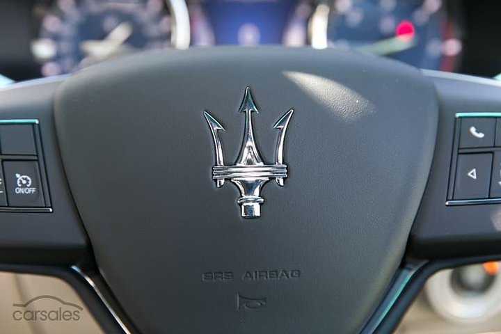 Maserati Quattroporte Limousine Transfer Cairns Airport to City