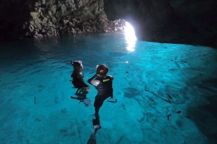 Snorkeling in the Blue Cave area【Okinawa Prefecture: Free feeding & photo images!English and Chinese speaking guide available!