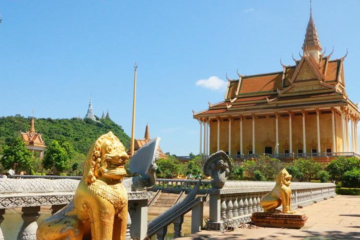 Oudong and Koh Chen Island - Full Day Cruise & Tour with English speaking guide