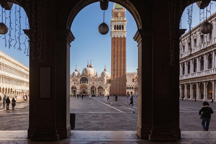 Venice's Best: Basilica, Doge's Palace, Gondola & History Gallery