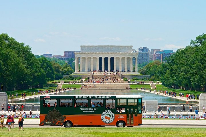 Washington DC Hop-On Hop-off Trolley Tour with 15 Stops