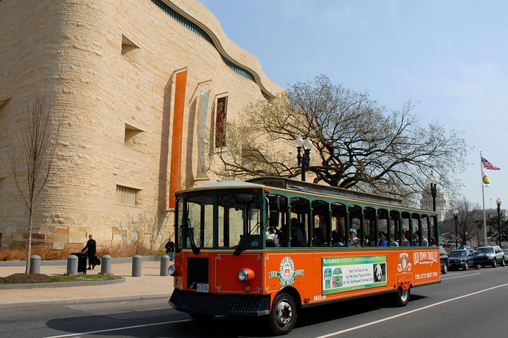 Washington DC Hop-On Hop-off Trolley Tour with 15 Stops