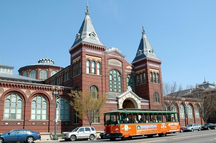 Washington DC Hop-On Hop-off Trolley Tour with 15 Stops