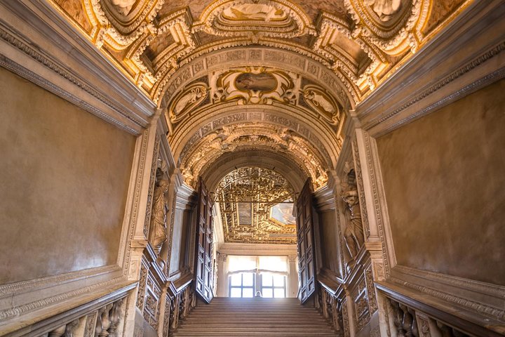 Venice's Best: Basilica, Doge's Palace, Gondola & History Gallery