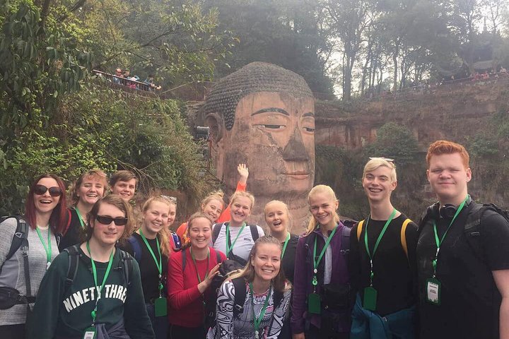 All Inclusive Private Trip to Chengdu Giant Panda Base and Leshan Giant Buddha