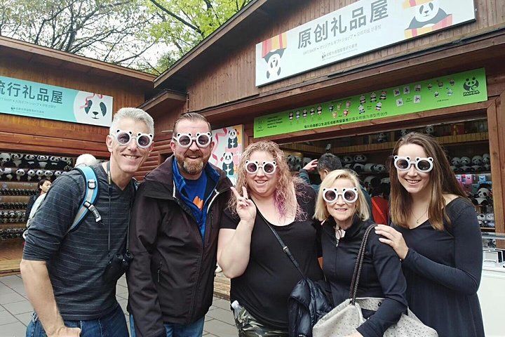 All Inclusive Private Trip to Chengdu Giant Panda Base and Leshan Giant Buddha