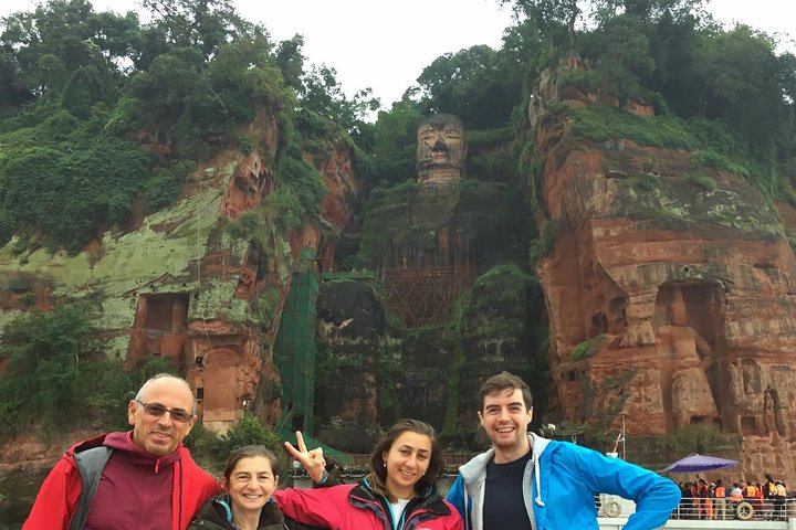 All Inclusive Private Trip to Chengdu Giant Panda Base and Leshan Giant Buddha