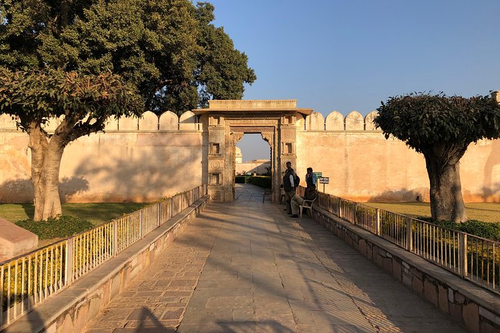 One Way Transfer From Bundi To Udaipur Drop With Chittorgarh Fort