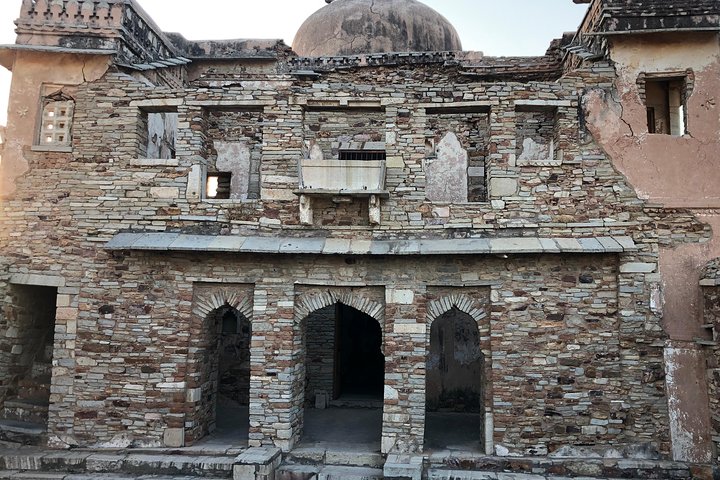 One Way Transfer From Bundi To Udaipur Drop With Chittorgarh Fort