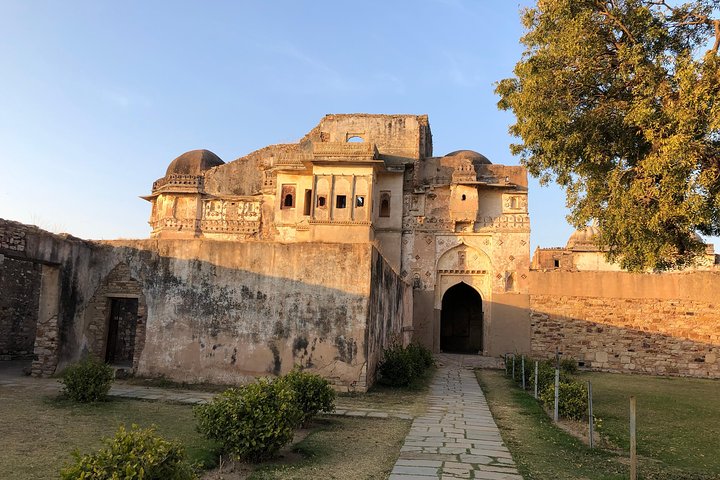 One Way Transfer From Bundi To Udaipur Drop With Chittorgarh Fort