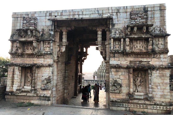 One Way Transfer From Bundi To Udaipur Drop With Chittorgarh Fort
