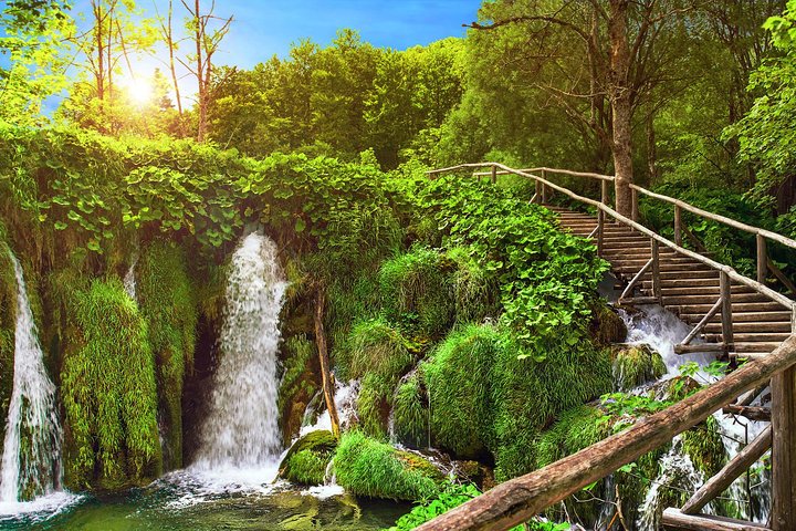 Guided transfer from Zagreb to Split with Plitvice Lakes stop