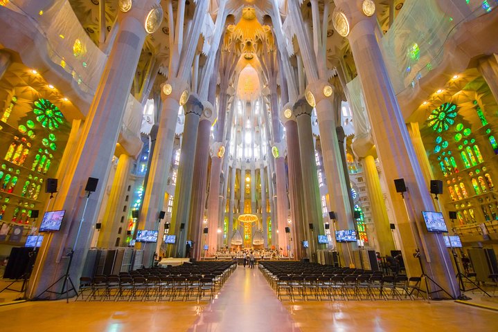 Sagrada Familia English Guided Tour & Optional Tower Access