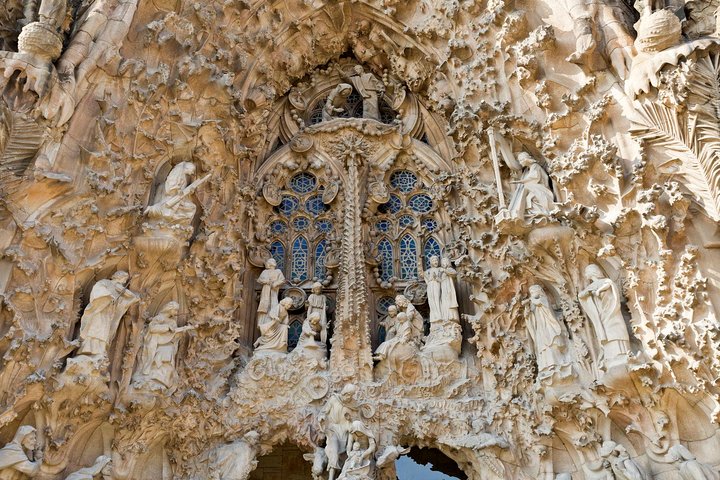 Sagrada Familia English Guided Tour & Optional Tower Access