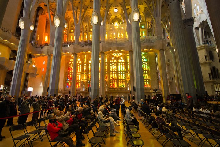 Sagrada Familia English Guided Tour & Optional Tower Access