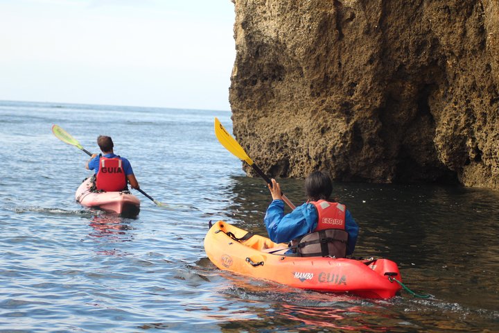 Kayak tour in Lagos to visit the caves with snorkeling.