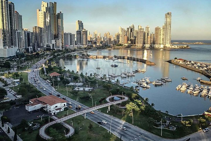 Colon Shore Excursion: Panama City and Canal Private Tour